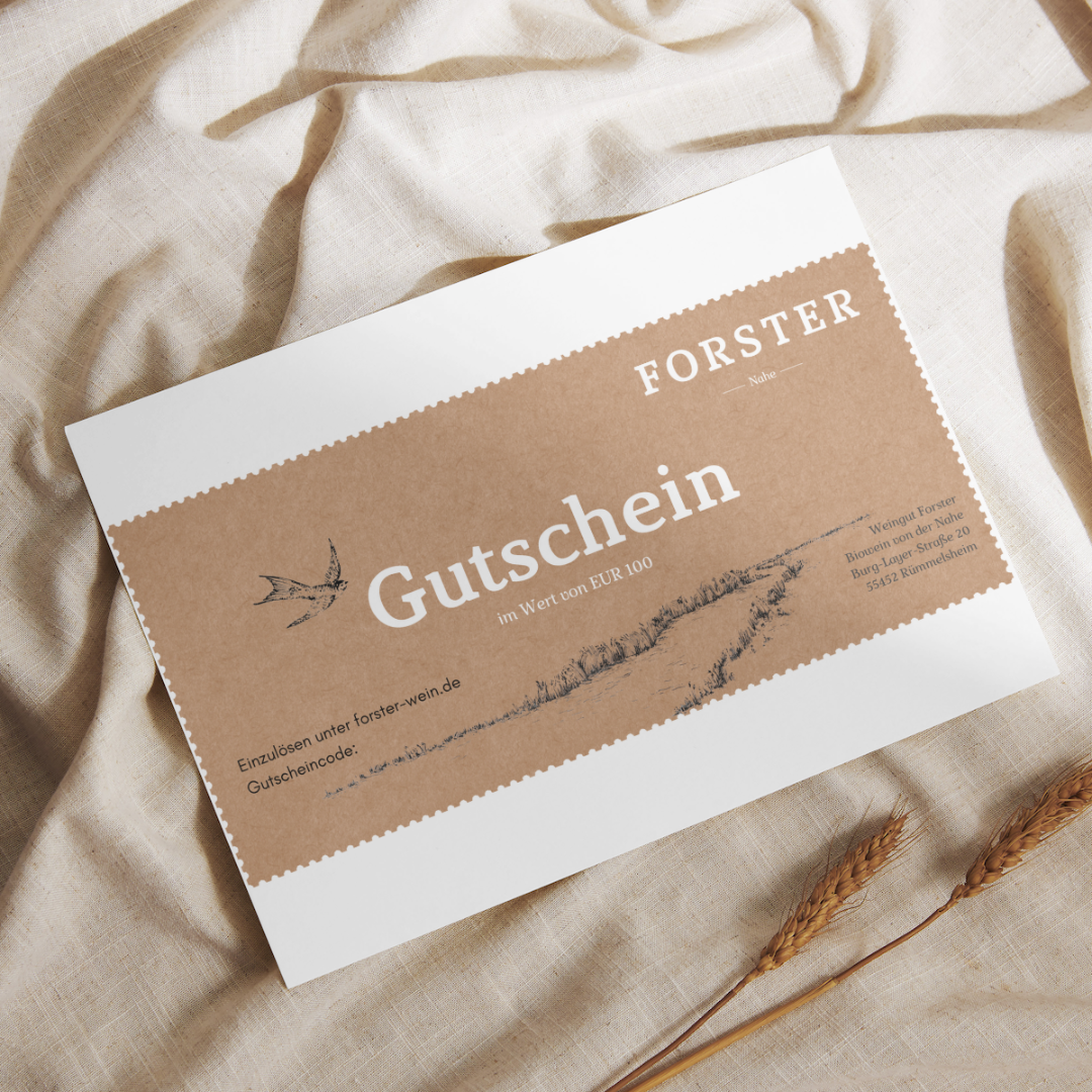 Brauner Gutschein mit weißer Aufschrift Forster und Gutschein. Gezeichnete Schwalbe.