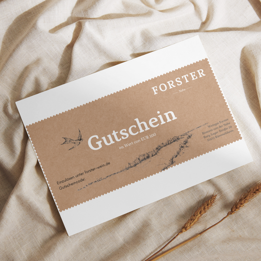Brauner Gutschein mit weißer Aufschrift Forster und Gutschein. Gezeichnete Schwalbe. 