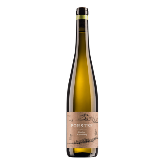 Flasche Weißwein vom Weingut Forster aus Rümmelsheim an der Nahe, Sorte Riesling Burg Layer Schlossberg, mit Korken und beige-braunem Etikett, das mit weißer Schrift das Logo Forster sowie die Sorte zeigt, zudem eine gezeichnete Landschaft mit Sonne, Wolken, Schwalbe und Pflanzen. 