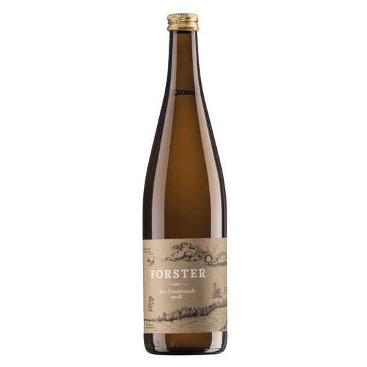 Flasche Traubensaft vom Weingut Forster aus Rümmelsheim an der Nahe, Sorte Traubensaft weiss, mit Schraubverschluss und beige-braunem Etikett, das mit weißer Schrift das Logo Forster sowie die Sorte zeigt, zudem eine gezeichnete Landschaft mit Sonne, Wolken, Schwalbe und Pflanzen. 