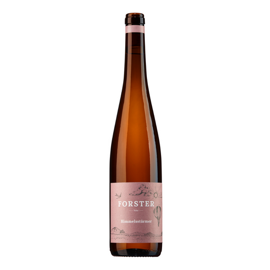 Flasche Wein  vom Weingut Forster aus Rümmelsheim an der Nahe, Sorte Spätburgunder Blanc de Noir mit Namen Himmelsstuermer. Mit Korken und altrosa Etikett, das mit weißer Schrift das Logo Forster sowie die Sorte zeigt, zudem eine gezeichnete Landschaft mit Sonne, Wolken, Schwalbe und Heissluftballon. 