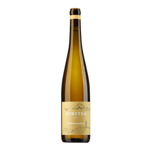 Laden Sie das Bild in den Galerie-Viewer, Flasche Weißwein vom Weingut Forster aus Rümmelsheim an der Nahe, Sorte Riesling Wüstenwanderer, mit Korken und gelbem Etikett, das mit weißer Schrift das Logo Forster sowie die Sorte zeigt, zudem eine gezeichnete Landschaft mit Sonne, Wolken, Schwalbe und einer Wüstenlandschaft mit einem Wanderer. 