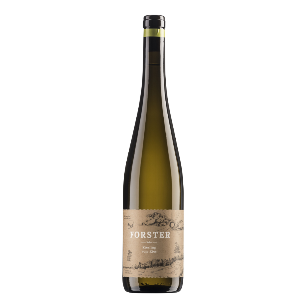 Flasche Weißwein vom Weingut Forster aus Rümmelsheim an der Nahe, Sorte Riesling vom Kies, mit Kork und beige-braunem Etikett, das mit weißer Schrift das Logo Forster sowie die Sorte zeigt, zudem eine gezeichnete Landschaft mit Sonne, Wolken, Schwalbe und Pflanzen. 