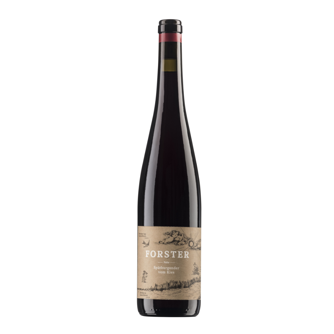 Flasche Rotwein vom Weingut Forster aus Rümmelsheim an der Nahe, Sorte Spätburgunder vom Kiesboden, mit Korken und beige-braunem Etikett, das mit weißer Schrift das Logo Forster sowie die Sorte zeigt, zudem eine gezeichnete Landschaft mit Sonne, Wolken, Schwalbe und Pflanzen. 